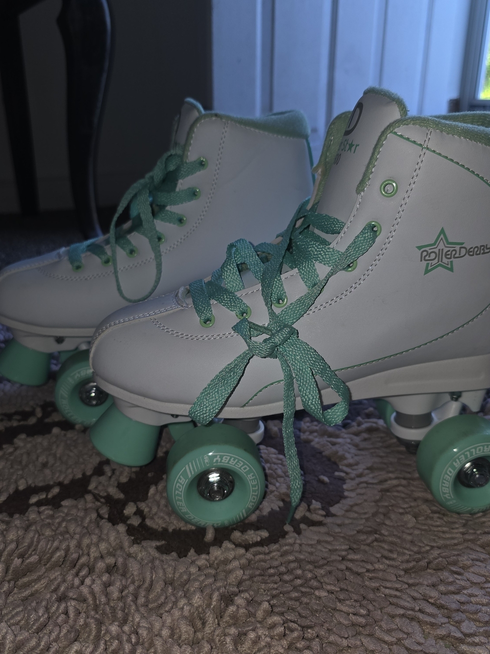 Roller Derby Roller Star 600 Quad Roller Skates White/Mint Green  Size 9  EUC